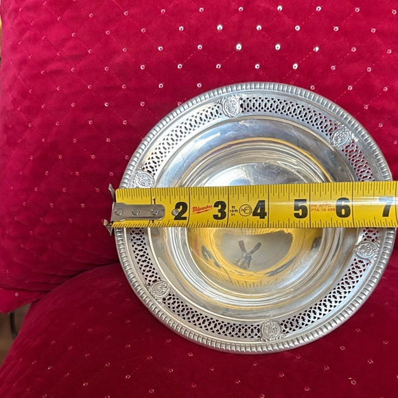 Elegant sterling Silver Plated Bowl - Picture 3 of 9